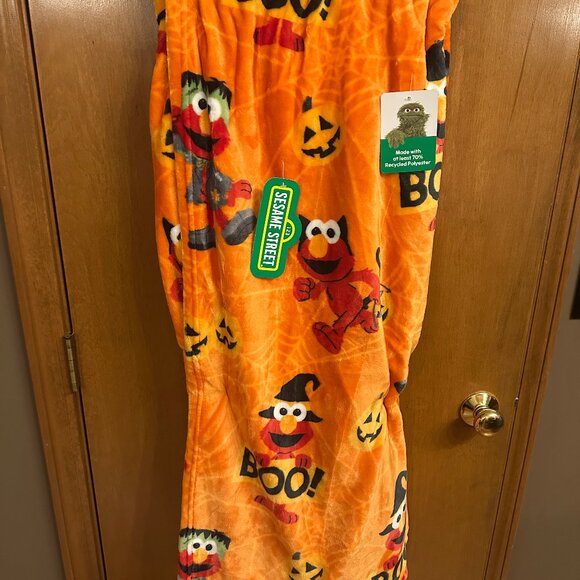 Sesame Street Elmo Halloween Blanket 60” x 70” Throw PBS Kids - Picture 1 of 6